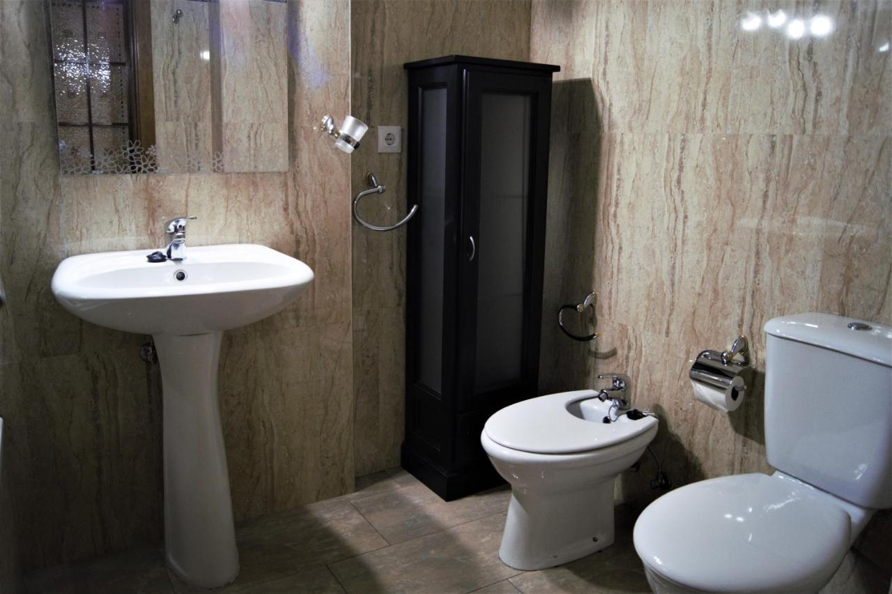 Amplio Piso 8 Mts Mezquita - Wifi - A/C - Parking กอร์โดบา ภายนอก รูปภาพ