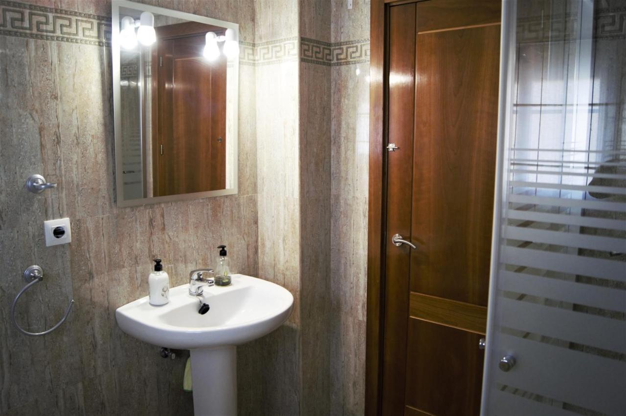 Amplio Piso 8 Mts Mezquita - Wifi - A/C - Parking กอร์โดบา ภายนอก รูปภาพ